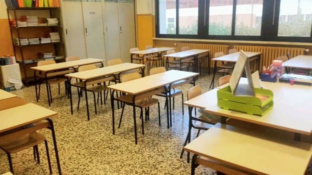 scuola-elementare-galeata-nuovi-arredi-banchi-2